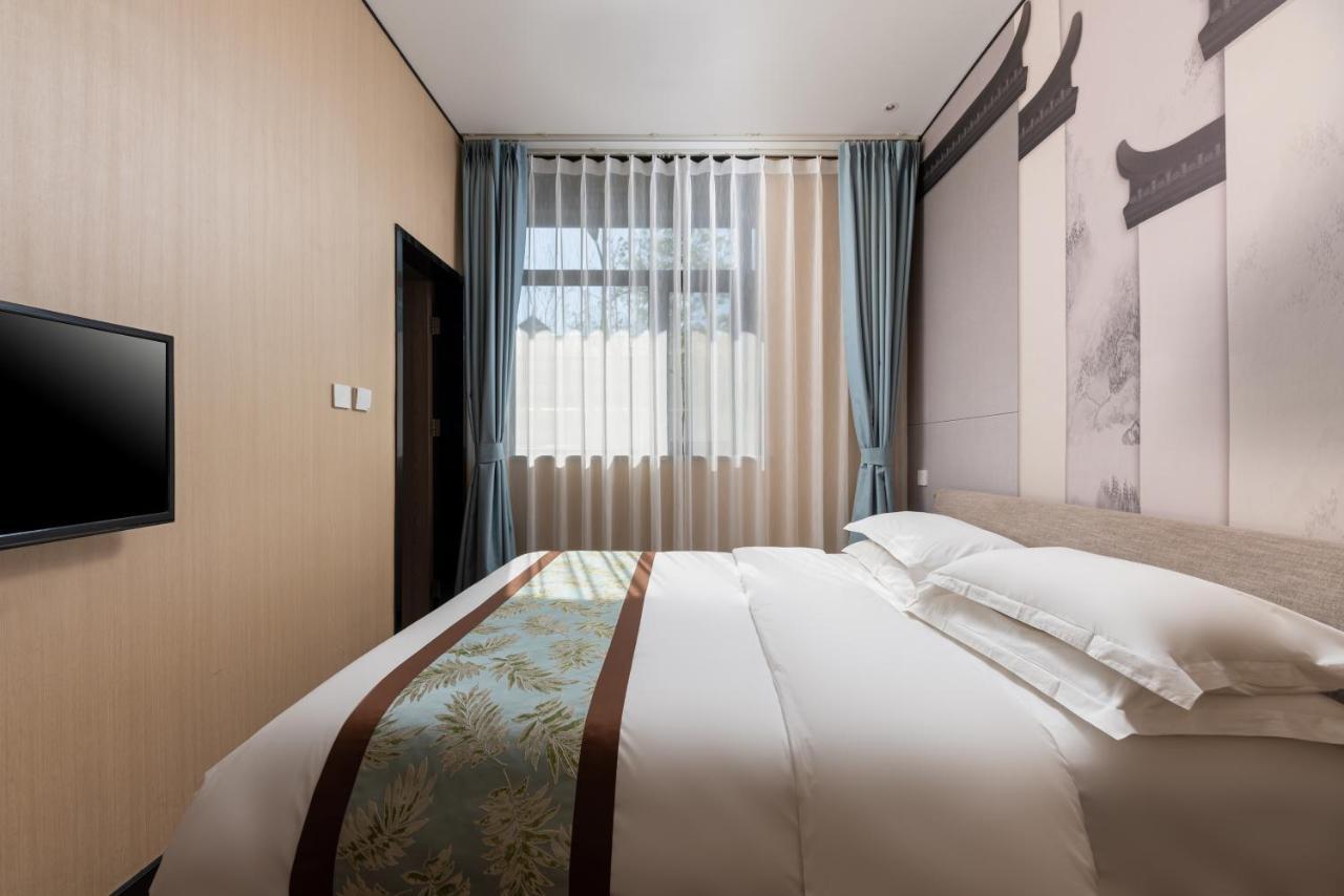 בייג'ינג East Sacred Hotel ᴸᴱo---Foreign Accept---Tourism Service English-Speaking 丨 Near Tiananmen Forbidden City丨very Close To Metro Zhangzizhong And Beixinqiao 丨european Foot Ball English丨free Advance Tickets And Laundry Drying Service Coffee Snacks מראה חיצוני תמונה