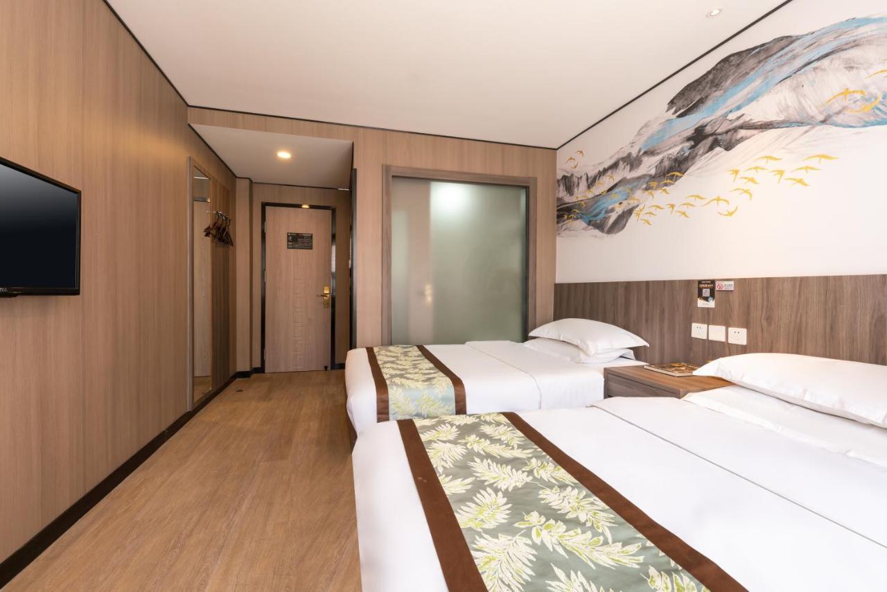 בייג'ינג East Sacred Hotel ᴸᴱo---Foreign Accept---Tourism Service English-Speaking 丨 Near Tiananmen Forbidden City丨very Close To Metro Zhangzizhong And Beixinqiao 丨european Foot Ball English丨free Advance Tickets And Laundry Drying Service Coffee Snacks מראה חיצוני תמונה