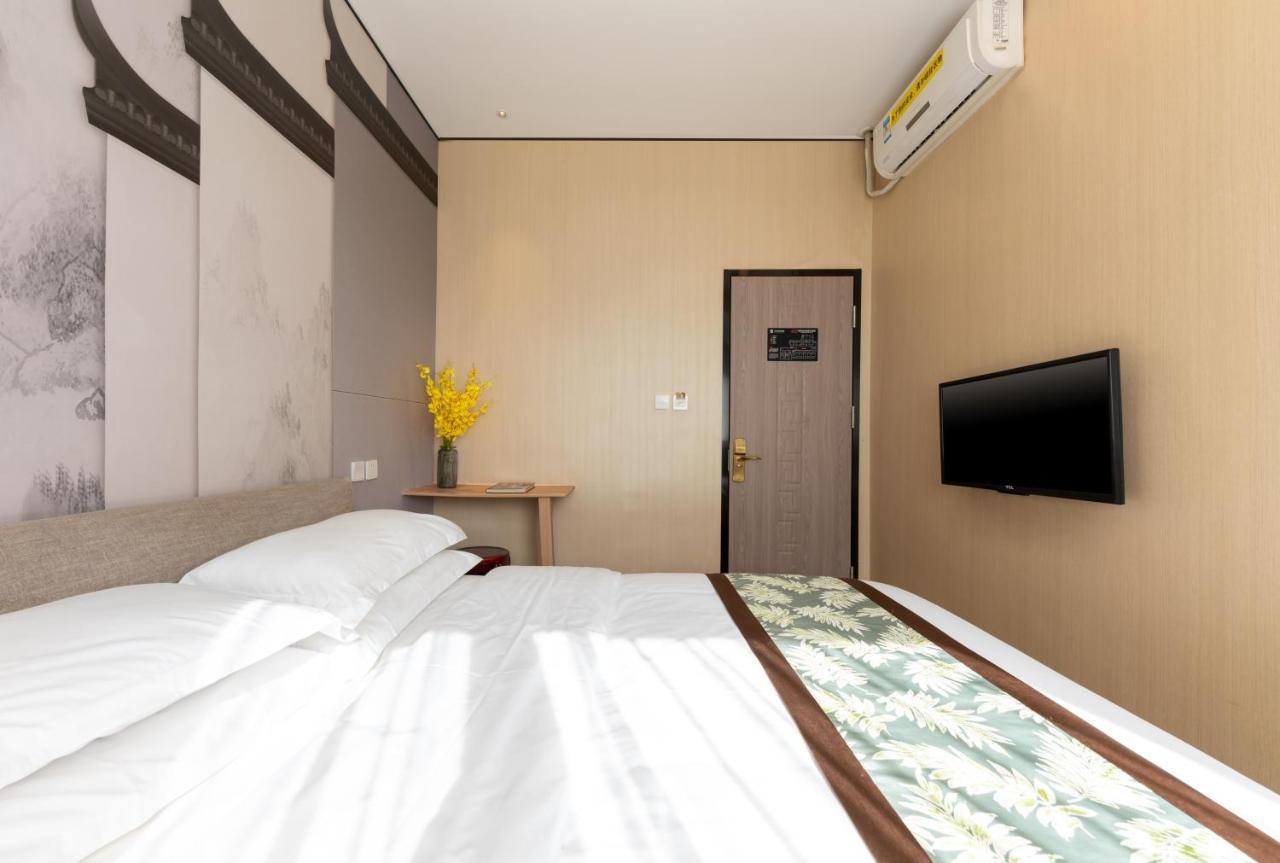 בייג'ינג East Sacred Hotel ᴸᴱo---Foreign Accept---Tourism Service English-Speaking 丨 Near Tiananmen Forbidden City丨very Close To Metro Zhangzizhong And Beixinqiao 丨european Foot Ball English丨free Advance Tickets And Laundry Drying Service Coffee Snacks מראה חיצוני תמונה