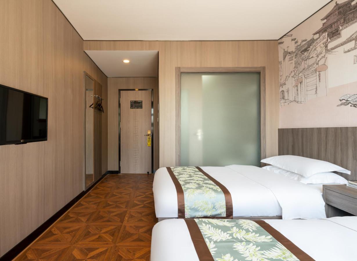 בייג'ינג East Sacred Hotel ᴸᴱo---Foreign Accept---Tourism Service English-Speaking 丨 Near Tiananmen Forbidden City丨very Close To Metro Zhangzizhong And Beixinqiao 丨european Foot Ball English丨free Advance Tickets And Laundry Drying Service Coffee Snacks מראה חיצוני תמונה