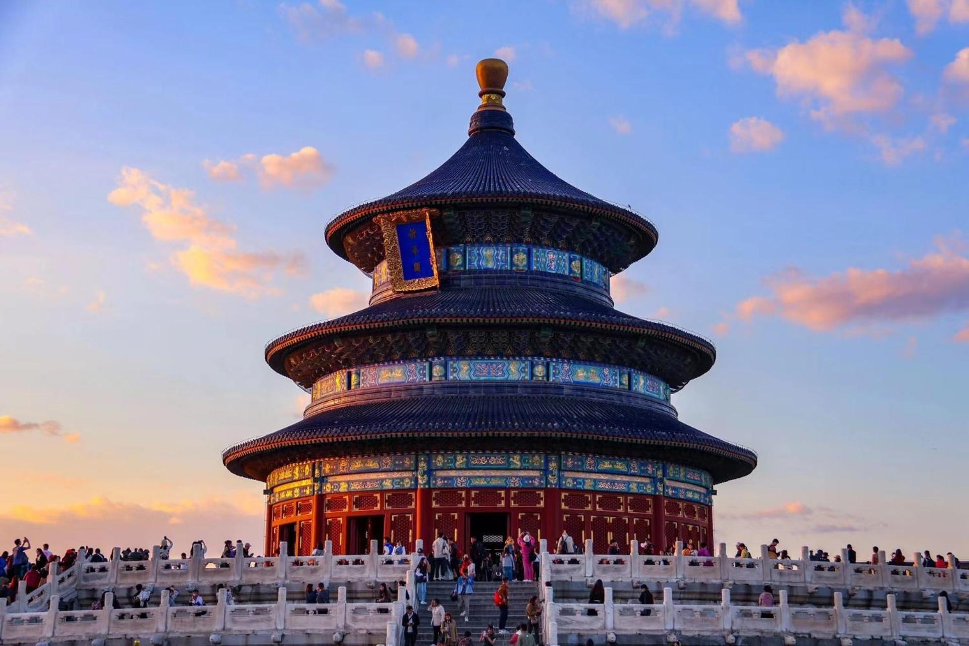 בייג'ינג East Sacred Hotel ᴸᴱo---Foreign Accept---Tourism Service English-Speaking 丨 Near Tiananmen Forbidden City丨very Close To Metro Zhangzizhong And Beixinqiao 丨european Foot Ball English丨free Advance Tickets And Laundry Drying Service Coffee Snacks מראה חיצוני תמונה