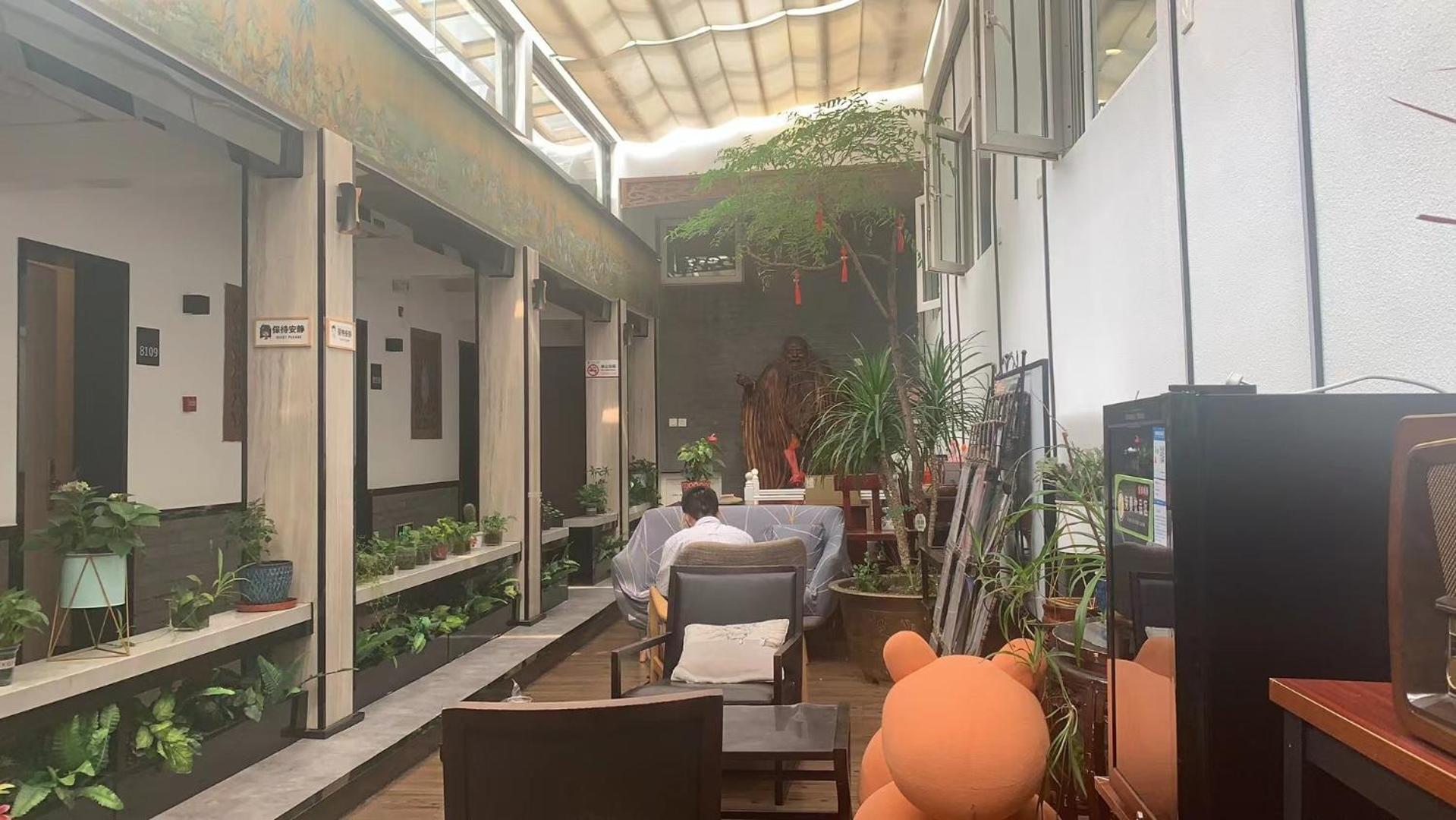 בייג'ינג East Sacred Hotel ᴸᴱo---Foreign Accept---Tourism Service English-Speaking 丨 Near Tiananmen Forbidden City丨very Close To Metro Zhangzizhong And Beixinqiao 丨european Foot Ball English丨free Advance Tickets And Laundry Drying Service Coffee Snacks מראה חיצוני תמונה