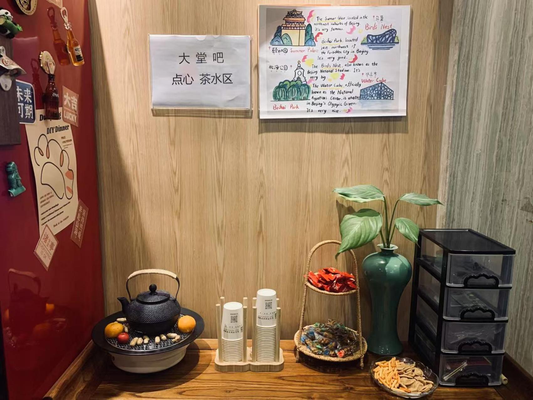 בייג'ינג East Sacred Hotel ᴸᴱo---Foreign Accept---Tourism Service English-Speaking 丨 Near Tiananmen Forbidden City丨very Close To Metro Zhangzizhong And Beixinqiao 丨european Foot Ball English丨free Advance Tickets And Laundry Drying Service Coffee Snacks מראה חיצוני תמונה