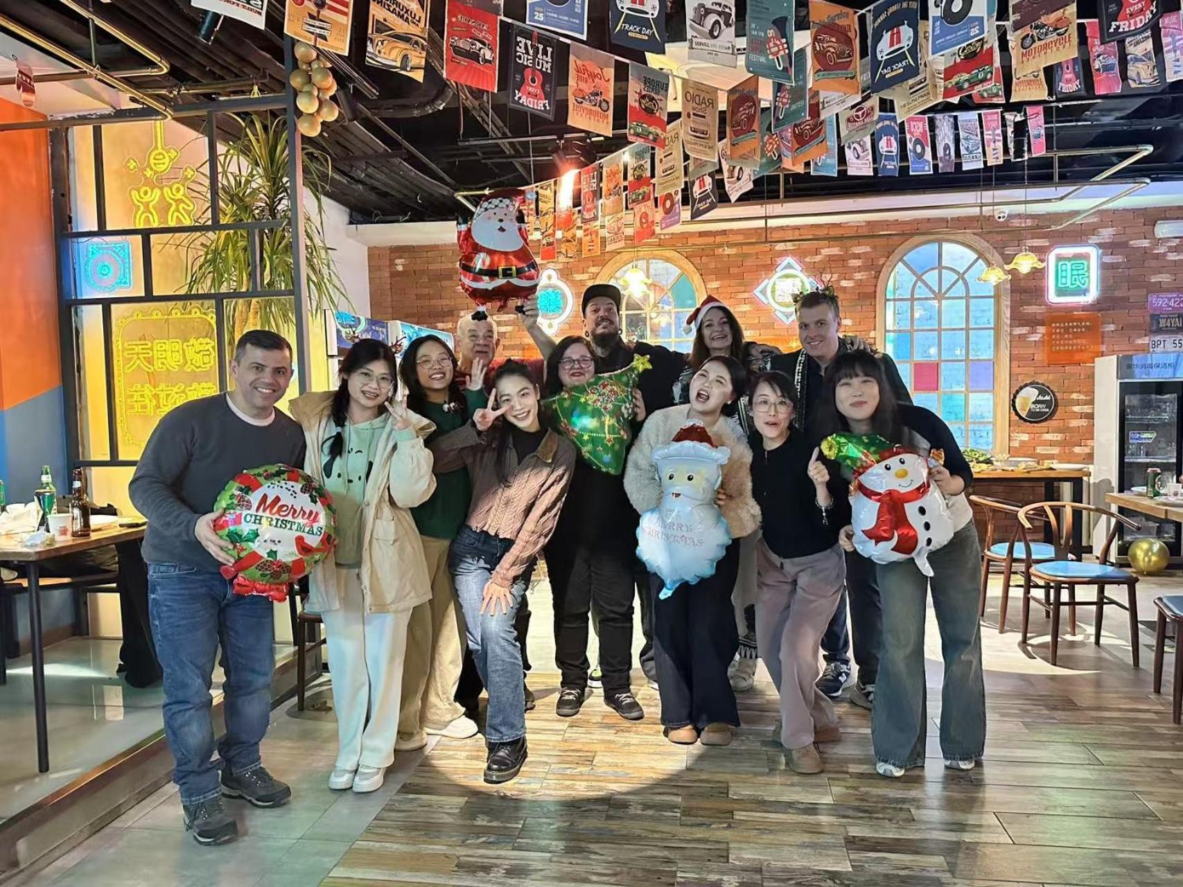 בייג'ינג East Sacred Hotel ᴸᴱo---Foreign Accept---Tourism Service English-Speaking 丨 Near Tiananmen Forbidden City丨very Close To Metro Zhangzizhong And Beixinqiao 丨european Foot Ball English丨free Advance Tickets And Laundry Drying Service Coffee Snacks מראה חיצוני תמונה